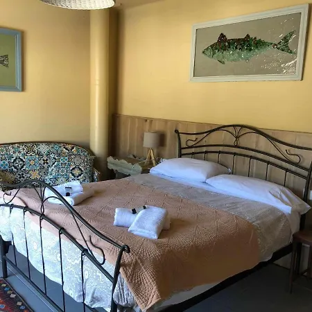Casa De Pescadores Restaurada En *